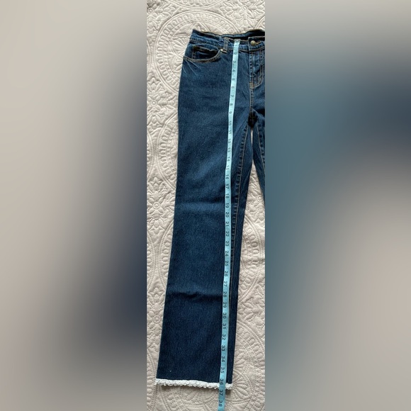 DG2 Strait Leg Size 2 Mid Rise Jeans With Lace Bottom Detail - Picture 11 of 12